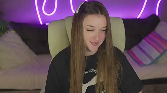 Snapshot of DonnaLustt chatting on November 19, 2025, 6:08 pm DonnaLustt online show from November 19, 2025, 6:08 pm