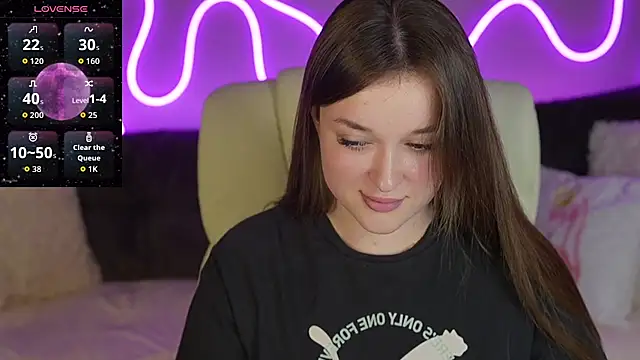 Snapshot of DonnaLustt chatting on November 3, 2025, 8:34 pm DonnaLustt online show from November 3, 2025, 8:34 pm