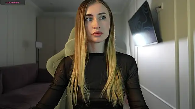 Coconutkittyy online show from October 23, 2025, 5:11 pm