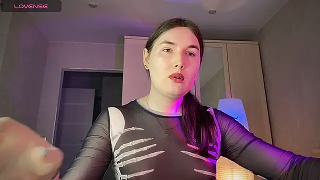 Snapshot of Maria_Bowie chatting on May 22, 2026, 6:55 am Maria Bowie online show from May 22, 2026, 6:55 am