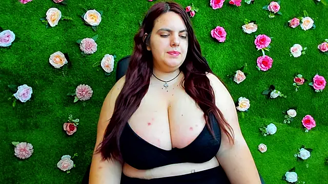 Snapshot of Huge_Titties_ chatting on February 21, 2025, 5:13 am Huge Titties online show from February 21, 2025, 5:13 am