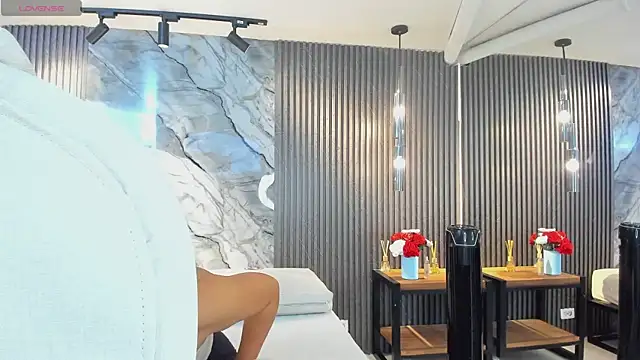 julietha taylor online show from November 25, 2025, 2:34 am