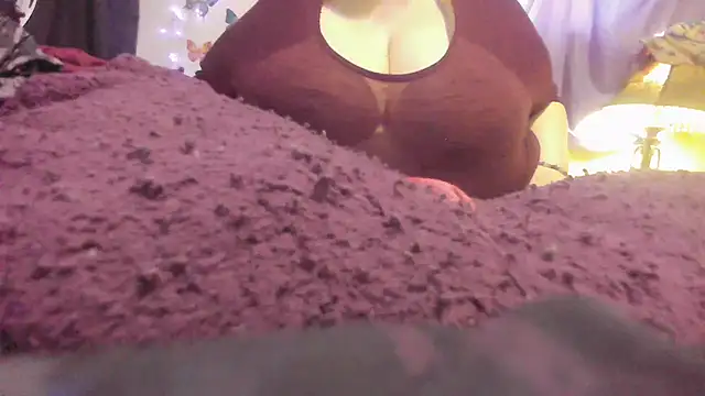 Snapshot of Alli_Kat chatting on February 19, 2025, 9:14 pm Alli Kat online show from February 19, 2025, 9:14 pm