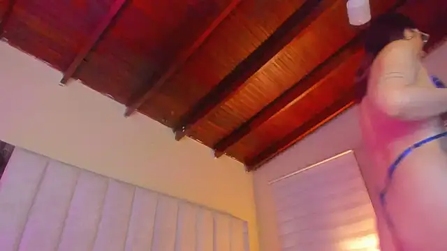 Snapshot of lil_hanna18 chatting on November 21, 2025, 11:20 am lil hanna18 online show from November 21, 2025, 11:20 am