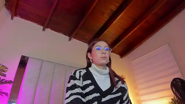 Snapshot of lil_hanna18 chatting on November 14, 2025, 11:25 am lil hanna18 online show from November 14, 2025, 11:25 am