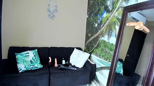 Mieldeluna online show from February 18, 2025, 4:37 am