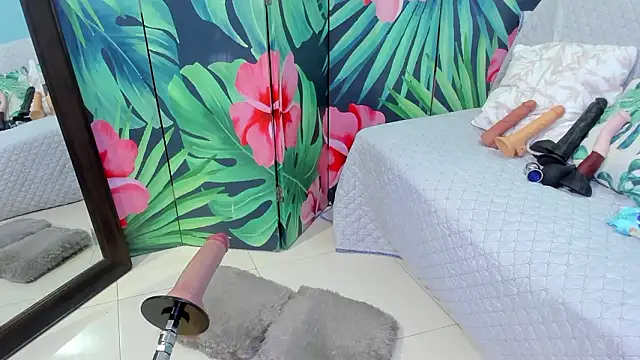 Snapshot of Mieldeluna chatting on February 10, 2026, 5:28 am Mieldeluna online show from February 10, 2026, 5:28 am