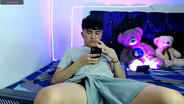 Snapshot of benji_hoter chatting on October 22, 2025, 7:02 pm benji hoter online show from October 22, 2025, 7:02 pm