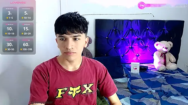 Snapshot of benji_hoter chatting on November 16, 2025, 10:24 pm benji hoter online show from November 16, 2025, 10:24 pm