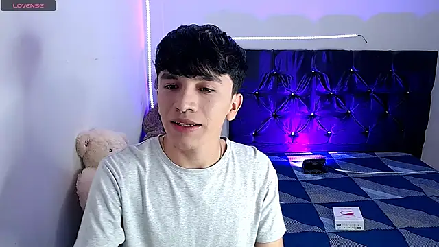 Snapshot of benji_hoter chatting on October 18, 2025, 10:23 pm benji hoter online show from October 18, 2025, 10:23 pm