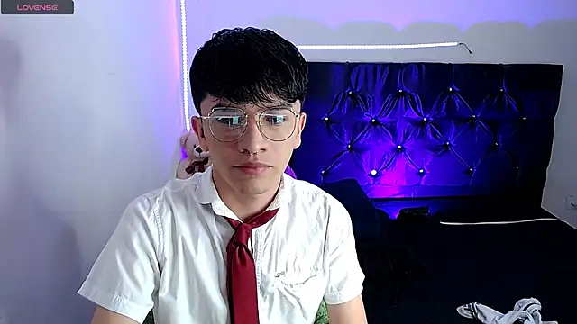 Snapshot of benji_hoter chatting on October 31, 2025, 4:36 pm benji hoter online show from October 31, 2025, 4:36 pm