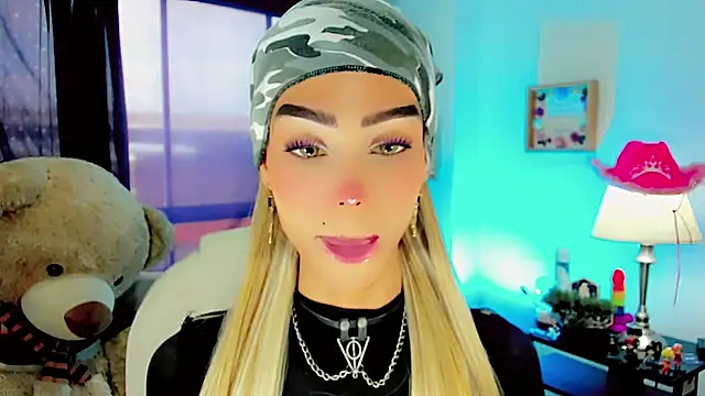 Snapshot of dollswit01 chatting on January 25, 2025, 7:39 pm dollswit01 online show from January 25, 2025, 7:39 pm