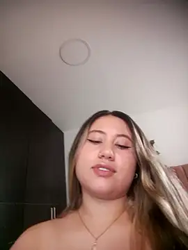 eimy collinssss online show from December 21, 2025, 7:15 pm