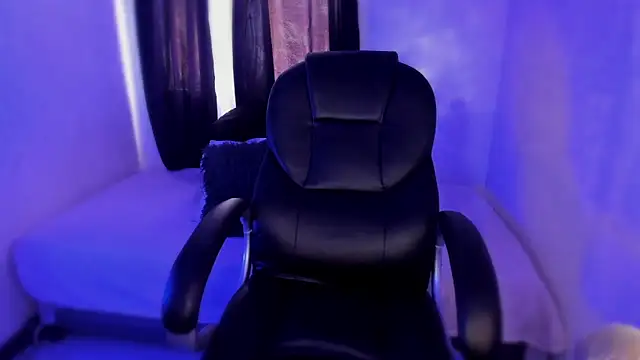 isabelithaa online show from November 10, 2025, 4:12 pm