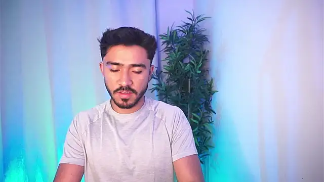 Snapshot of dam0n_fr0st chatting on February 3, 2026, 12:21 am dam0n fr0st online show from February 3, 2026, 12:21 am