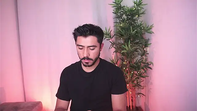 Snapshot of dam0n_fr0st chatting on November 18, 2025, 12:04 am dam0n fr0st online show from November 18, 2025, 12:04 am