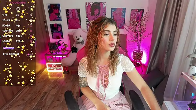 Snapshot of annieesweett chatting on July 8, 2026, 7:47 pm annieesweett online show from July 8, 2026, 7:47 pm
