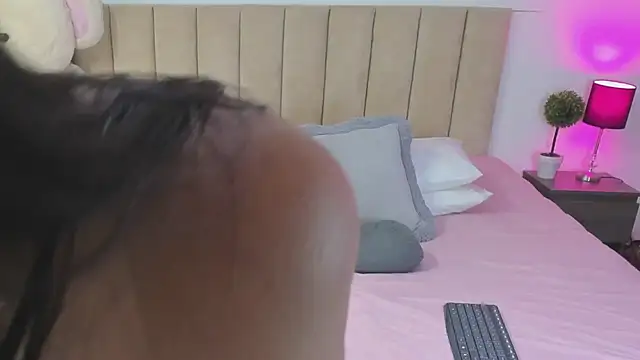 HannaRousse  online show from April 4, 2026, 8:15 pm