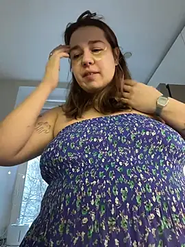 SuzieMurray online show from November 9, 2025, 7:23 am