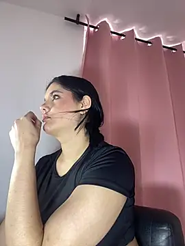 kimberlyhills1 online show from April 18, 2026, 7:58 pm