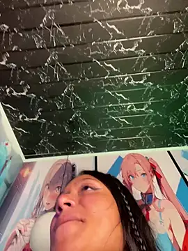 Im Little online show from December 5, 2025, 3:27 am