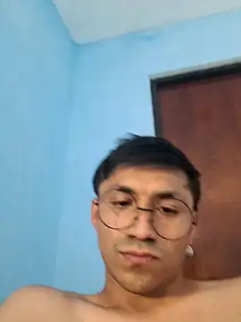 charlesss19 online show from November 4, 2025, 10:46 pm