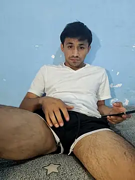 charlesss19 online show from November 18, 2025, 6:11 pm