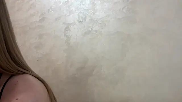 CaitlinaJayne23 online show from April 4, 2026, 3:57 am