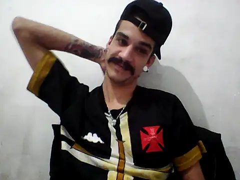 Snapshot of gatobranco001 chatting on May 30, 2026, 5:51 pm gatobranco001 online show from May 30, 2026, 5:51 pm