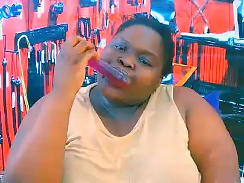 Snapshot of EbonyHotBuns chatting on October 29, 2025, 9:36 pm EbonyHotBuns online show from October 29, 2025, 9:36 pm