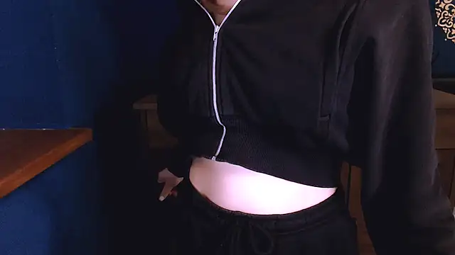 Snapshot of MissOliviaa_ chatting on November 6, 2025, 2:21 pm MissOliviaa online show from November 6, 2025, 2:21 pm