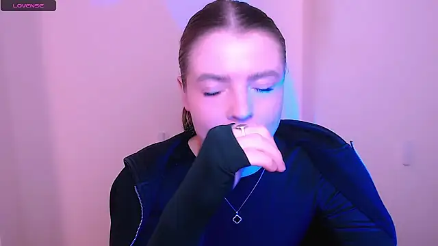 Snapshot of MissOliviaa_ chatting on December 18, 2025, 9:14 am MissOliviaa online show from December 18, 2025, 9:14 am