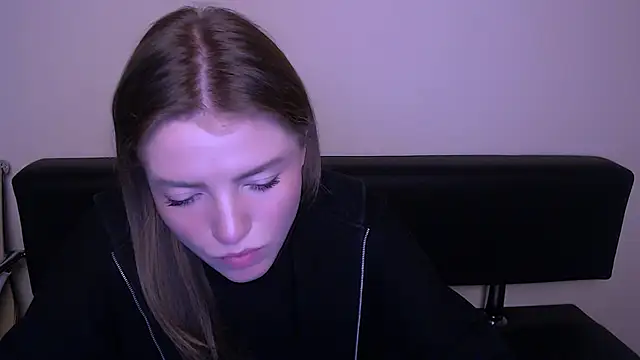 Snapshot of MissOliviaa_ chatting on February 20, 2025, 10:15 pm MissOliviaa  online show from February 20, 2025, 10:15 pm