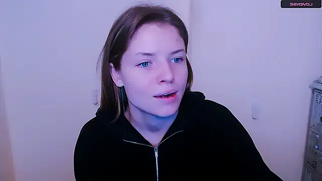 Snapshot of MissOliviaa_ chatting on February 1, 2025, 12:37 pm MissOliviaa  online show from February 1, 2025, 12:37 pm