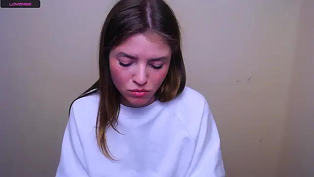 Snapshot of MissOliviaa_ chatting on February 25, 2025, 2:26 pm MissOliviaa  online show from February 25, 2025, 2:26 pm