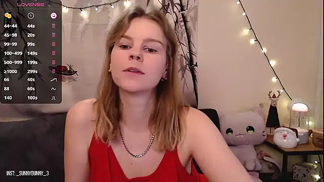 Snapshot of Moona_xx chatting on December 10, 2024, 9:33 pm Moona xx online show from December 10, 2024, 9:33 pm