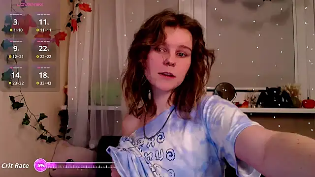 Snapshot of Moona_xx chatting on November 17, 2025, 6:23 pm Moona xx online show from November 17, 2025, 6:23 pm