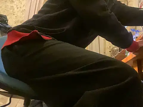 Snapshot of otikatseikaip3r chatting on October 14, 2025, 11:47 pm otikatseikaip3r online show from October 14, 2025, 11:47 pm