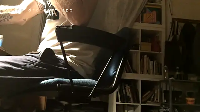 Snapshot of otikatseikaip3r chatting on October 23, 2025, 12:20 am otikatseikaip3r online show from October 23, 2025, 12:20 am