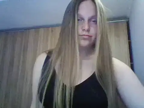 Snapshot of Evasapples chatting on March 14, 2025, 7:34 pm Evasapples online show from March 14, 2025, 7:34 pm