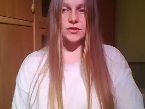 Snapshot of Evasapples chatting on February 4, 2025, 9:20 pm Evasapples online show from February 4, 2025, 9:20 pm