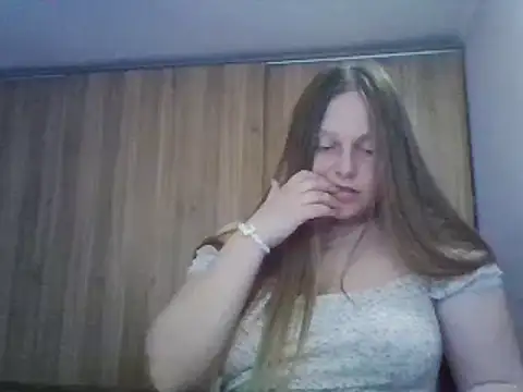 Snapshot of Evasapples chatting on February 28, 2025, 4:53 pm Evasapples online show from February 28, 2025, 4:53 pm