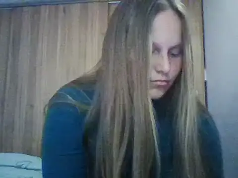 Snapshot of Evasapples chatting on March 12, 2025, 9:03 pm Evasapples online show from March 12, 2025, 9:03 pm