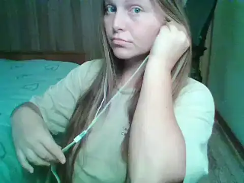 Snapshot of Evasapples chatting on October 13, 2025, 6:20 pm Evasapples online show from October 13, 2025, 6:20 pm