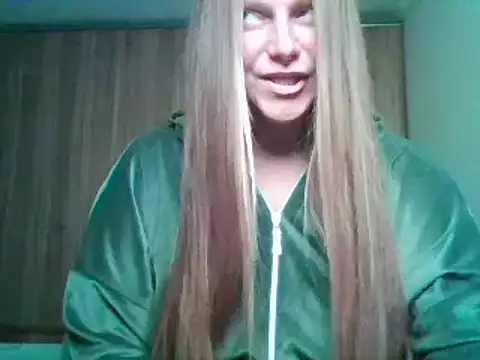 Snapshot of Evasapples chatting on September 11, 2025, 12:27 pm Evasapples online show from September 11, 2025, 12:27 pm