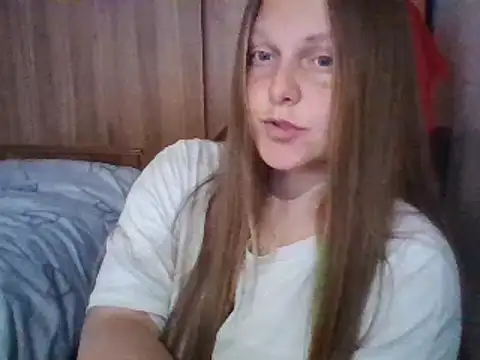 Snapshot of Evasapples chatting on March 13, 2025, 10:32 pm Evasapples online show from March 13, 2025, 10:32 pm