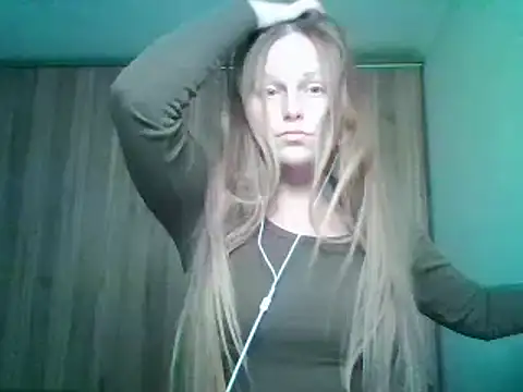 Snapshot of Evasapples chatting on October 25, 2025, 5:57 pm Evasapples online show from October 25, 2025, 5:57 pm