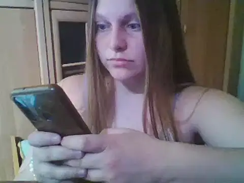 Snapshot of Evasapples chatting on February 7, 2025, 9:15 pm Evasapples online show from February 7, 2025, 9:15 pm