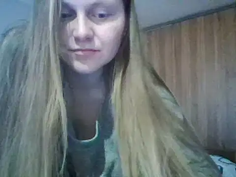 Snapshot of Evasapples chatting on February 23, 2025, 9:26 pm Evasapples online show from February 23, 2025, 9:26 pm