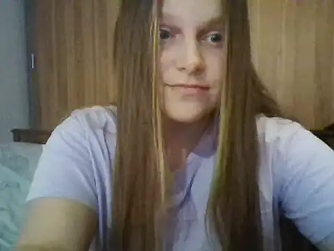 Snapshot of Evasapples chatting on March 15, 2025, 9:27 pm Evasapples online show from March 15, 2025, 9:27 pm